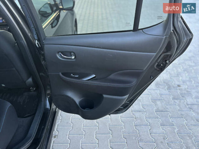Черный Ниссан Лиф, объемом двигателя 0 л и пробегом 119 тыс. км за 11700 $, фото 41 на Automoto.ua