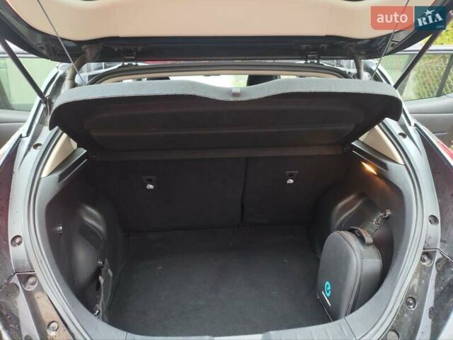 Черный Ниссан Лиф, объемом двигателя 0 л и пробегом 160 тыс. км за 12300 $, фото 24 на Automoto.ua