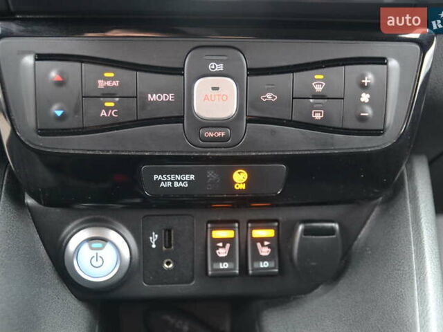 Черный Ниссан Лиф, объемом двигателя 0 л и пробегом 100 тыс. км за 11999 $, фото 22 на Automoto.ua