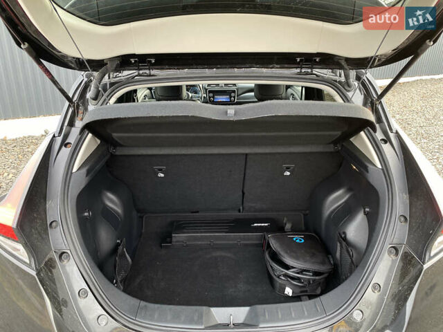 Черный Ниссан Лиф, объемом двигателя 0 л и пробегом 133 тыс. км за 12500 $, фото 49 на Automoto.ua