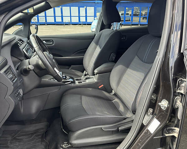 Чорний Ніссан Ліф, об'ємом двигуна 0 л та пробігом 111 тис. км за 12850 $, фото 12 на Automoto.ua