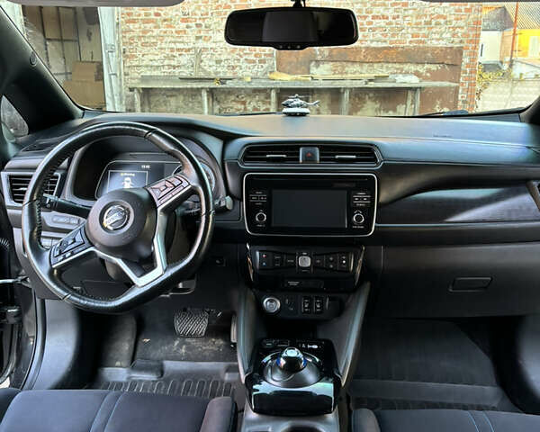 Черный Ниссан Лиф, объемом двигателя 0 л и пробегом 137 тыс. км за 11999 $, фото 17 на Automoto.ua