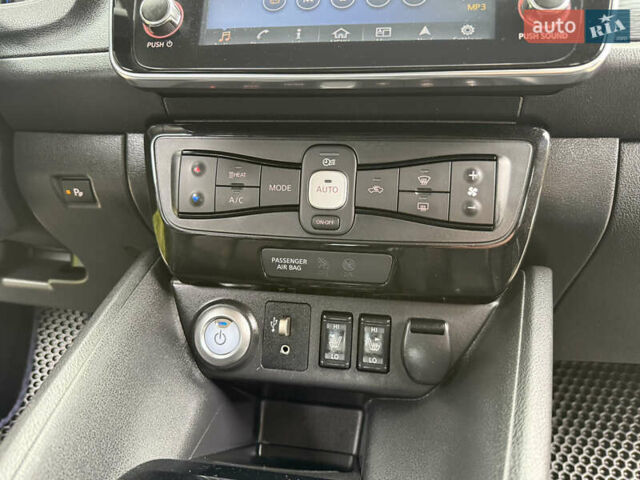 Черный Ниссан Лиф, объемом двигателя 0 л и пробегом 145 тыс. км за 11999 $, фото 66 на Automoto.ua