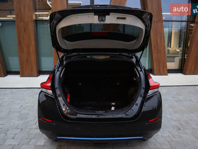 Черный Ниссан Лиф, объемом двигателя 0 л и пробегом 137 тыс. км за 12500 $, фото 8 на Automoto.ua