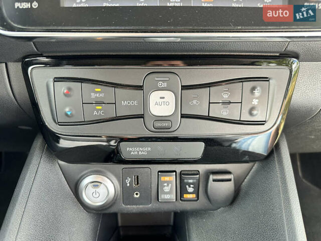 Черный Ниссан Лиф, объемом двигателя 0 л и пробегом 119 тыс. км за 13500 $, фото 32 на Automoto.ua