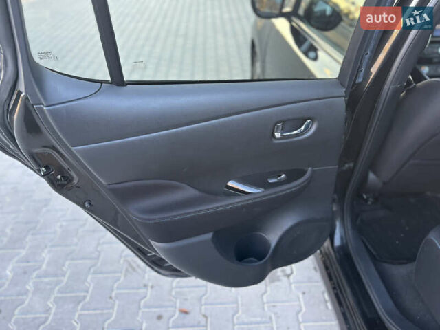 Черный Ниссан Лиф, объемом двигателя 0 л и пробегом 119 тыс. км за 11700 $, фото 36 на Automoto.ua