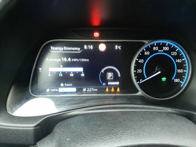 Черный Ниссан Лиф, объемом двигателя 0 л и пробегом 88 тыс. км за 14500 $, фото 11 на Automoto.ua