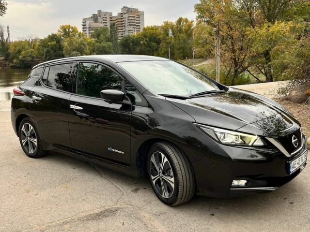 Черный Ниссан Лиф, объемом двигателя 0 л и пробегом 57 тыс. км за 14500 $, фото 4 на Automoto.ua