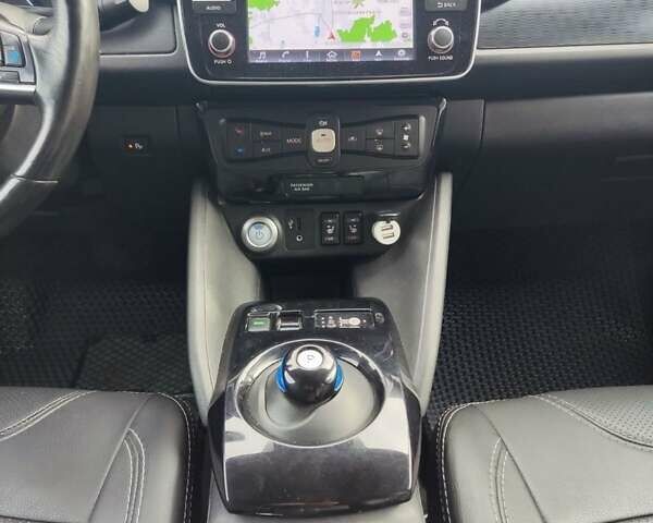 Чорний Ніссан Ліф, об'ємом двигуна 0 л та пробігом 155 тис. км за 12500 $, фото 31 на Automoto.ua