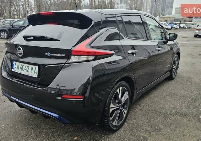 Черный Ниссан Лиф, объемом двигателя 0 л и пробегом 129 тыс. км за 11200 $, фото 4 на Automoto.ua