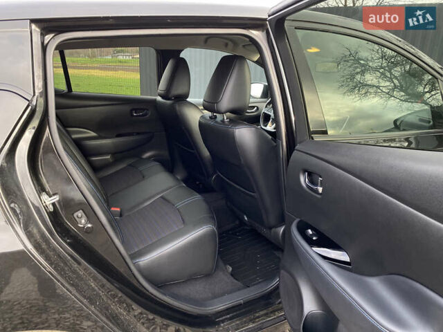 Черный Ниссан Лиф, объемом двигателя 0 л и пробегом 133 тыс. км за 12500 $, фото 43 на Automoto.ua