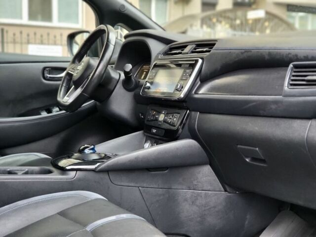 Черный Ниссан Лиф, объемом двигателя 0 л и пробегом 87 тыс. км за 12900 $, фото 8 на Automoto.ua