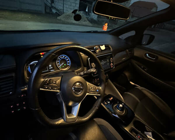 Черный Ниссан Лиф, объемом двигателя 0 л и пробегом 78 тыс. км за 11999 $, фото 5 на Automoto.ua