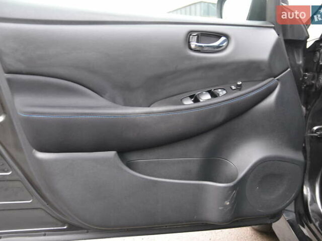 Черный Ниссан Лиф, объемом двигателя 0 л и пробегом 100 тыс. км за 11999 $, фото 13 на Automoto.ua