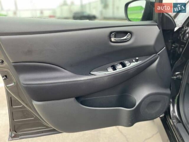 Черный Ниссан Лиф, объемом двигателя 0 л и пробегом 124 тыс. км за 12199 $, фото 16 на Automoto.ua