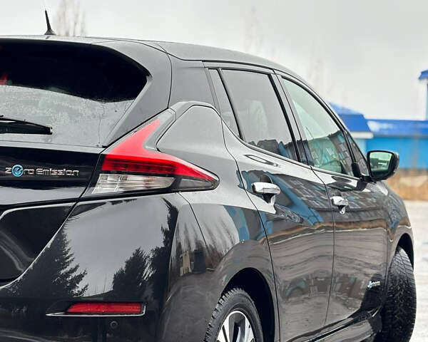 Черный Ниссан Лиф, объемом двигателя 0 л и пробегом 141 тыс. км за 12300 $, фото 3 на Automoto.ua