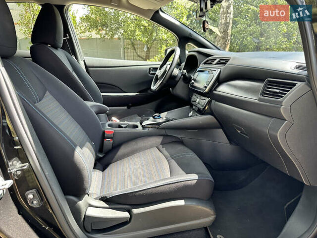 Черный Ниссан Лиф, объемом двигателя 0 л и пробегом 119 тыс. км за 13500 $, фото 34 на Automoto.ua