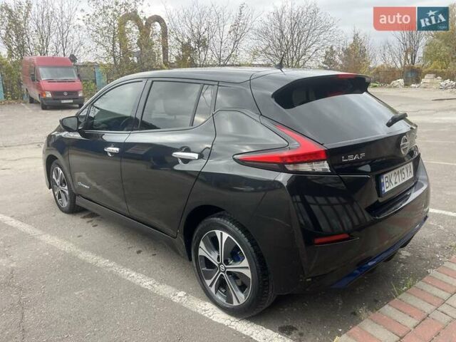 Черный Ниссан Лиф, объемом двигателя 0 л и пробегом 120 тыс. км за 11900 $, фото 12 на Automoto.ua