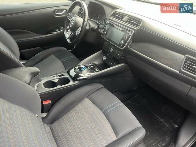 Черный Ниссан Лиф, объемом двигателя 0 л и пробегом 120 тыс. км за 11900 $, фото 26 на Automoto.ua