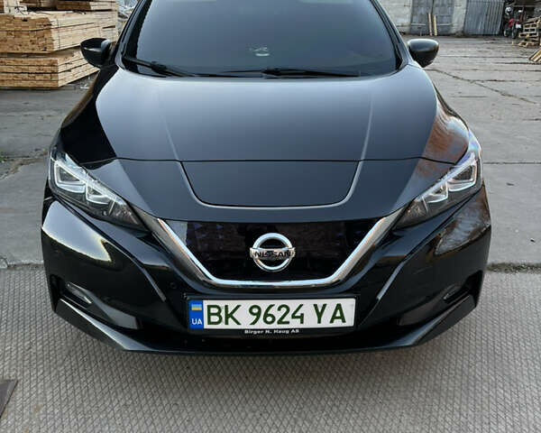 Черный Ниссан Лиф, объемом двигателя 0 л и пробегом 137 тыс. км за 11999 $, фото 1 на Automoto.ua