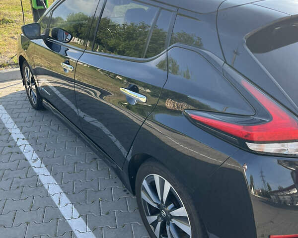 Чорний Ніссан Ліф, об'ємом двигуна 0 л та пробігом 80 тис. км за 13800 $, фото 4 на Automoto.ua