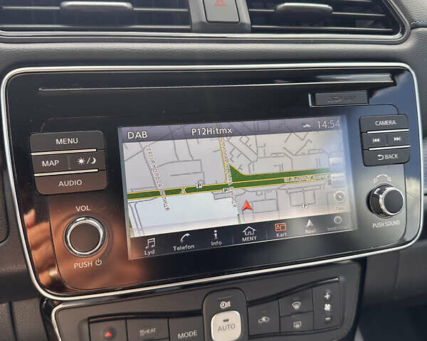 Чорний Ніссан Ліф, об'ємом двигуна 0 л та пробігом 111 тис. км за 12850 $, фото 25 на Automoto.ua