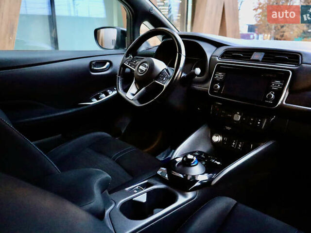 Черный Ниссан Лиф, объемом двигателя 0 л и пробегом 137 тыс. км за 12500 $, фото 16 на Automoto.ua