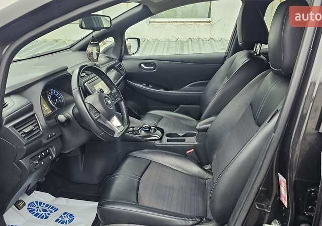 Черный Ниссан Лиф, объемом двигателя 0 л и пробегом 129 тыс. км за 11200 $, фото 10 на Automoto.ua