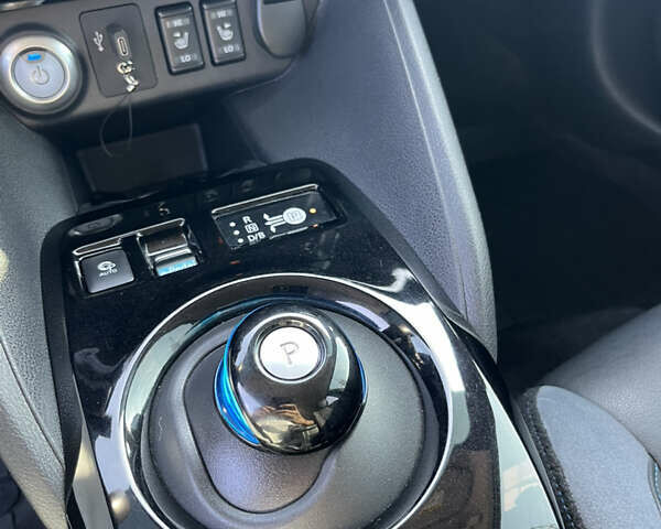 Чорний Ніссан Ліф, об'ємом двигуна 0 л та пробігом 80 тис. км за 13800 $, фото 10 на Automoto.ua