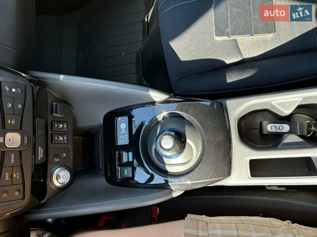 Чорний Ніссан Ліф, об'ємом двигуна 0 л та пробігом 213 тис. км за 10500 $, фото 13 на Automoto.ua