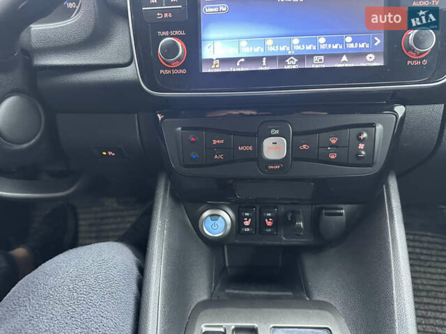 Черный Ниссан Лиф, объемом двигателя 0 л и пробегом 82 тыс. км за 11855 $, фото 19 на Automoto.ua