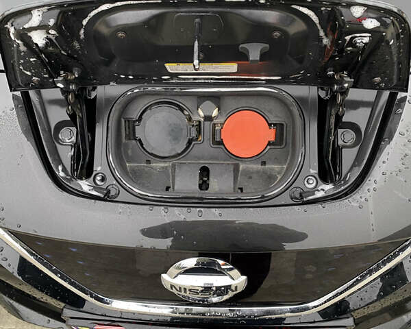 Черный Ниссан Лиф, объемом двигателя 0 л и пробегом 112 тыс. км за 11750 $, фото 11 на Automoto.ua