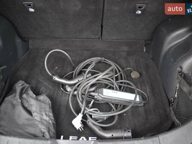 Черный Ниссан Лиф, объемом двигателя 0 л и пробегом 100 тыс. км за 11999 $, фото 38 на Automoto.ua