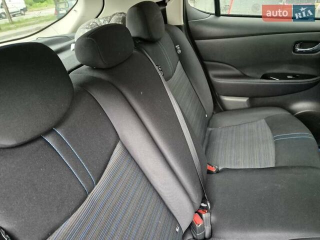 Черный Ниссан Лиф, объемом двигателя 0 л и пробегом 100 тыс. км за 12000 $, фото 6 на Automoto.ua