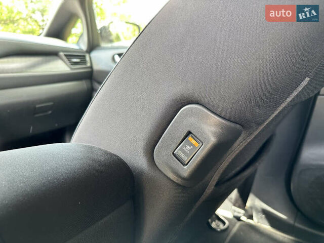 Черный Ниссан Лиф, объемом двигателя 0 л и пробегом 119 тыс. км за 13500 $, фото 43 на Automoto.ua