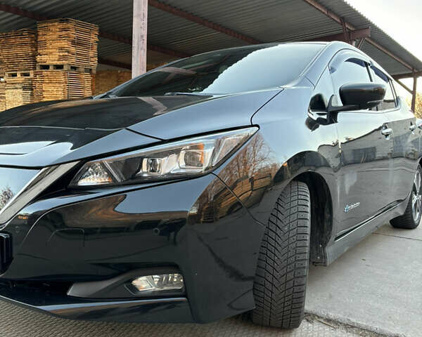 Черный Ниссан Лиф, объемом двигателя 0 л и пробегом 137 тыс. км за 11999 $, фото 2 на Automoto.ua