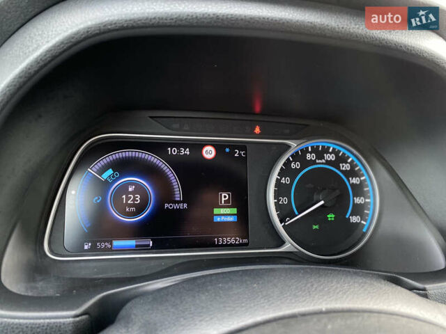 Черный Ниссан Лиф, объемом двигателя 0 л и пробегом 133 тыс. км за 12500 $, фото 25 на Automoto.ua