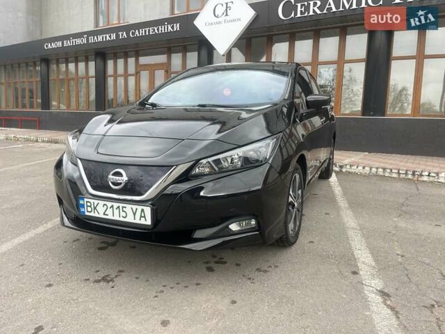 Черный Ниссан Лиф, объемом двигателя 0 л и пробегом 120 тыс. км за 11900 $, фото 3 на Automoto.ua