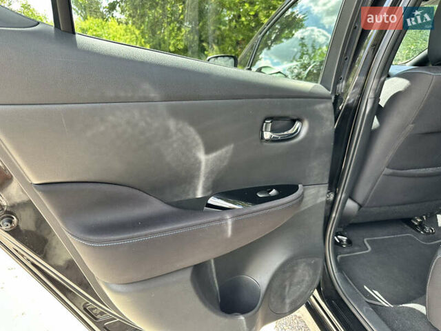 Черный Ниссан Лиф, объемом двигателя 0 л и пробегом 119 тыс. км за 13500 $, фото 39 на Automoto.ua