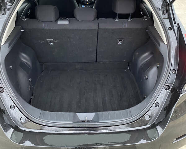 Черный Ниссан Лиф, объемом двигателя 0 л и пробегом 112 тыс. км за 11750 $, фото 4 на Automoto.ua