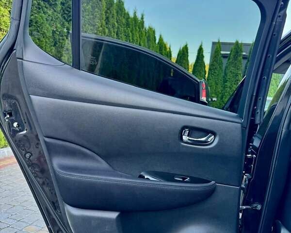 Черный Ниссан Лиф, объемом двигателя 0 л и пробегом 133 тыс. км за 11300 $, фото 30 на Automoto.ua