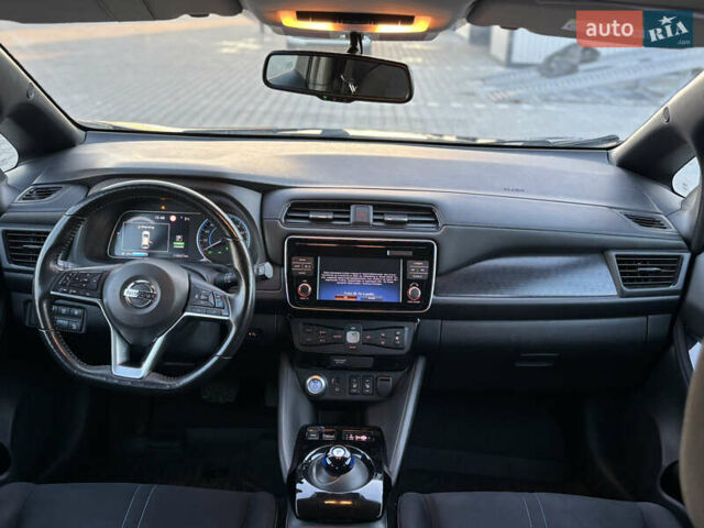 Черный Ниссан Лиф, объемом двигателя 0 л и пробегом 119 тыс. км за 11700 $, фото 48 на Automoto.ua