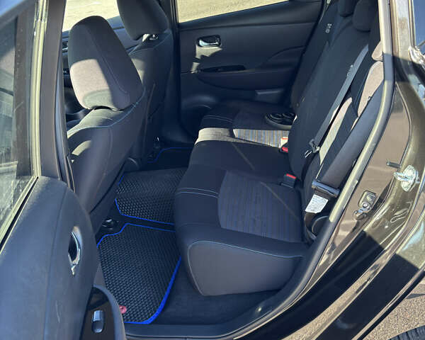 Черный Ниссан Лиф, объемом двигателя 0 л и пробегом 123 тыс. км за 12100 $, фото 18 на Automoto.ua