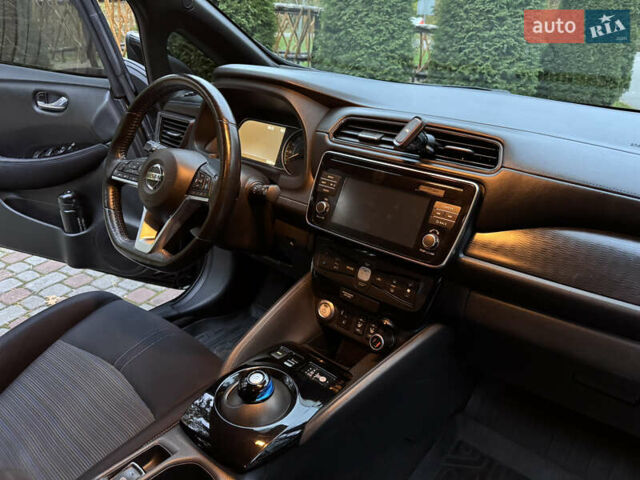 Черный Ниссан Лиф, объемом двигателя 0 л и пробегом 127 тыс. км за 12499 $, фото 23 на Automoto.ua