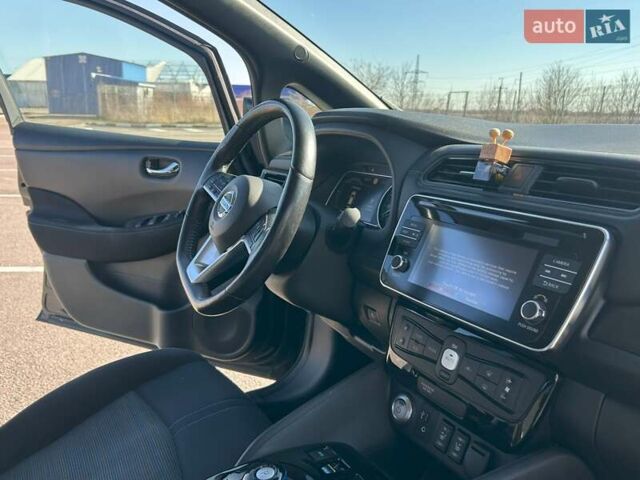 Черный Ниссан Лиф, объемом двигателя 0 л и пробегом 123 тыс. км за 12100 $, фото 13 на Automoto.ua