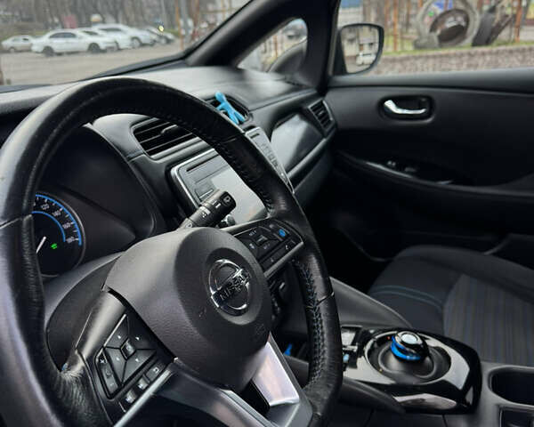 Чорний Ніссан Ліф, об'ємом двигуна 0 л та пробігом 164 тис. км за 11600 $, фото 16 на Automoto.ua