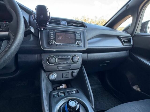 Черный Ниссан Лиф, объемом двигателя 0 л и пробегом 92 тыс. км за 13500 $, фото 6 на Automoto.ua