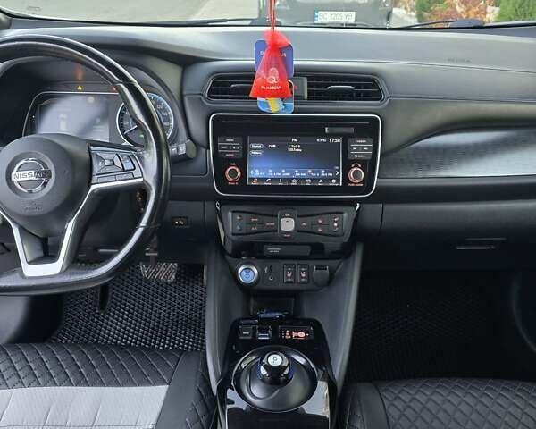 Черный Ниссан Лиф, объемом двигателя 0 л и пробегом 190 тыс. км за 12500 $, фото 10 на Automoto.ua