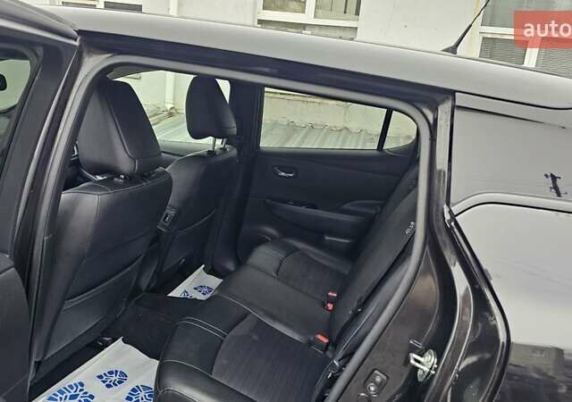 Черный Ниссан Лиф, объемом двигателя 0 л и пробегом 129 тыс. км за 11200 $, фото 11 на Automoto.ua