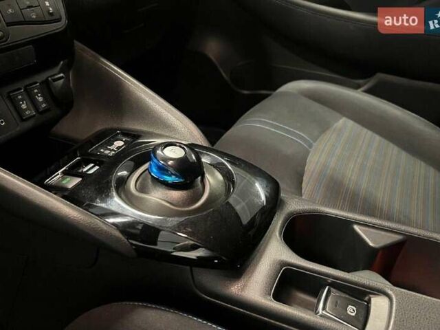 Чорний Ніссан Ліф, об'ємом двигуна 0 л та пробігом 160 тис. км за 12500 $, фото 12 на Automoto.ua